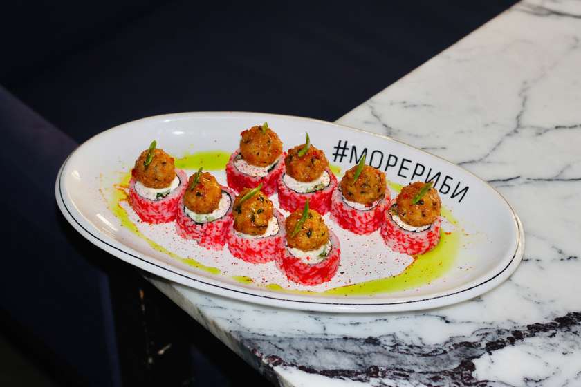 Рол з хрустким лососем