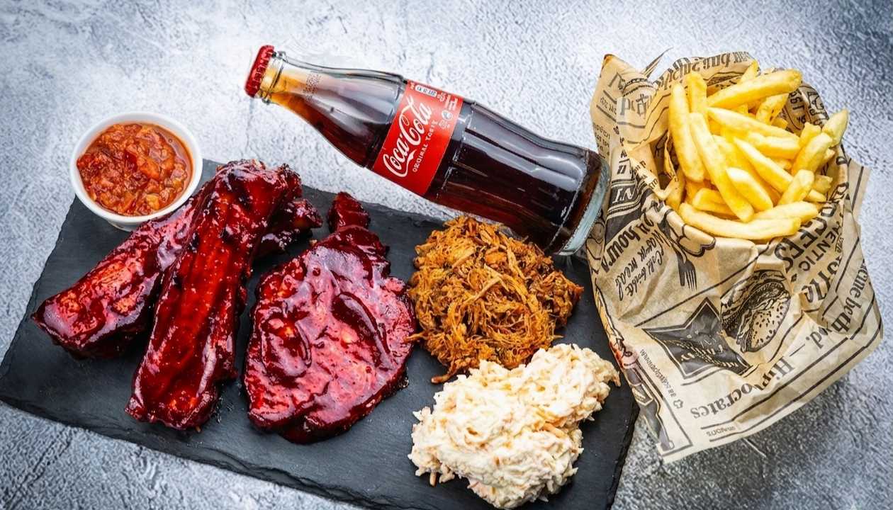 Keskmine BBQ-lihavaagen + friikartulid + karastusjook