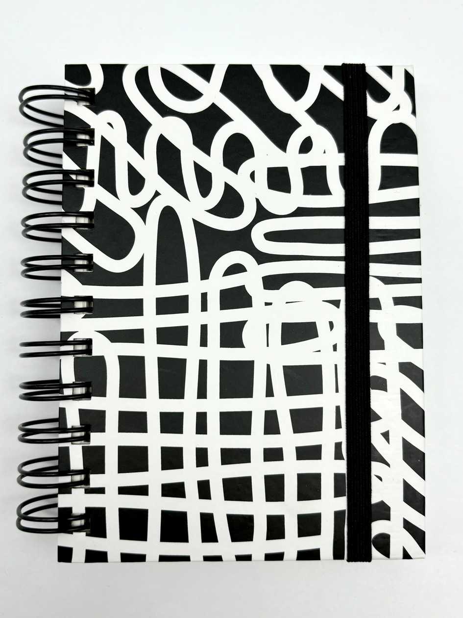 Black & White Collection 2.0 A6 Wire-bound Book with Band (158 Sheets)