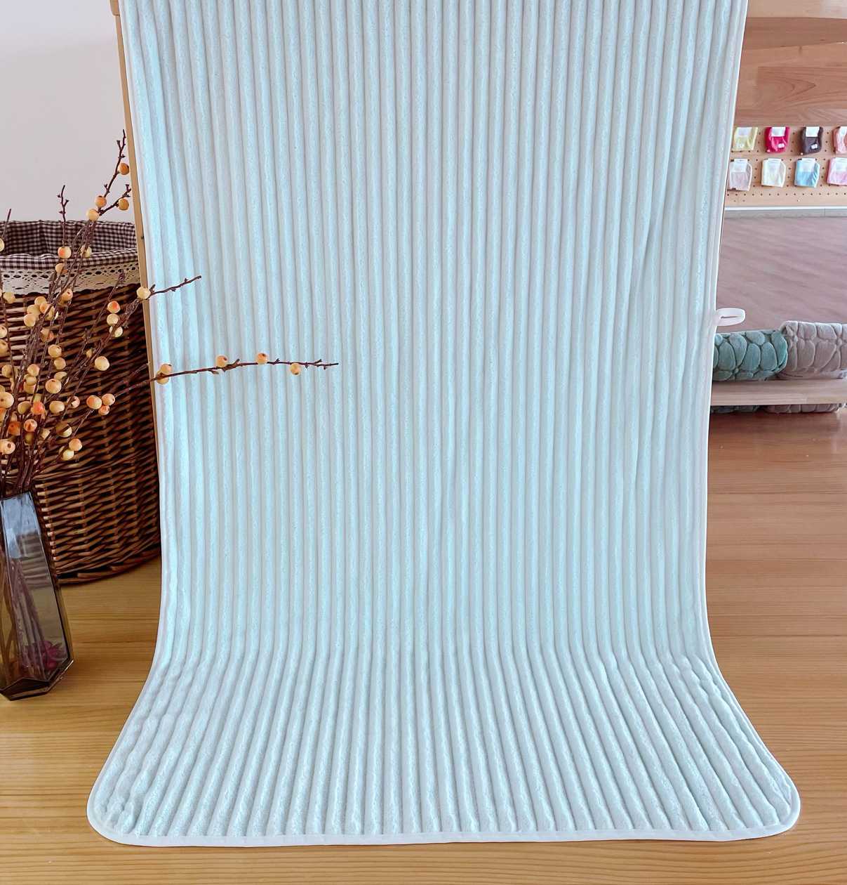 Jacquard Coral Fleece Soft Bath Towel (Mint Green)