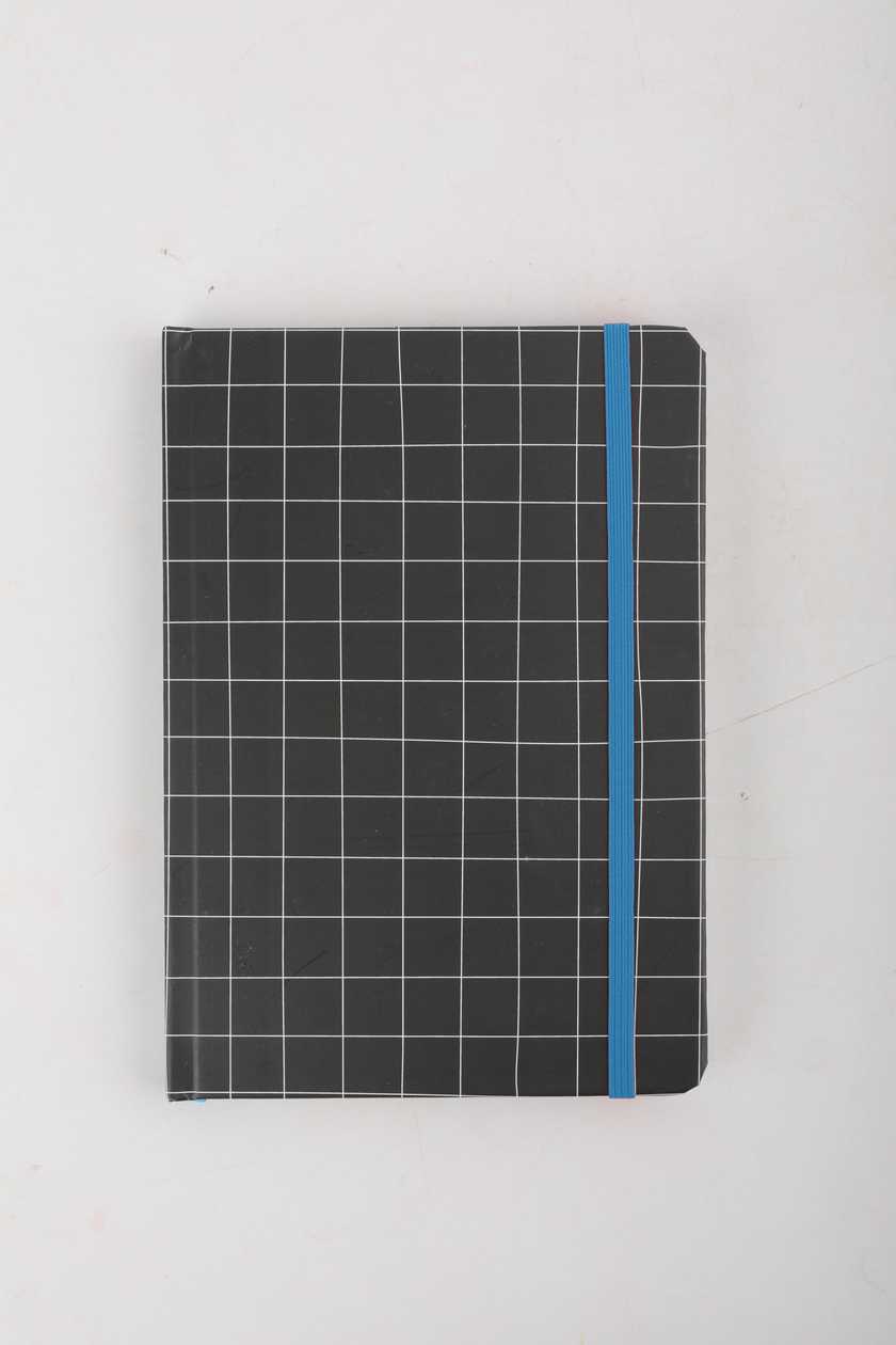 Black & White Collection 2.0 A5 Hardcover Book with Band (80 Sheets) (Black)