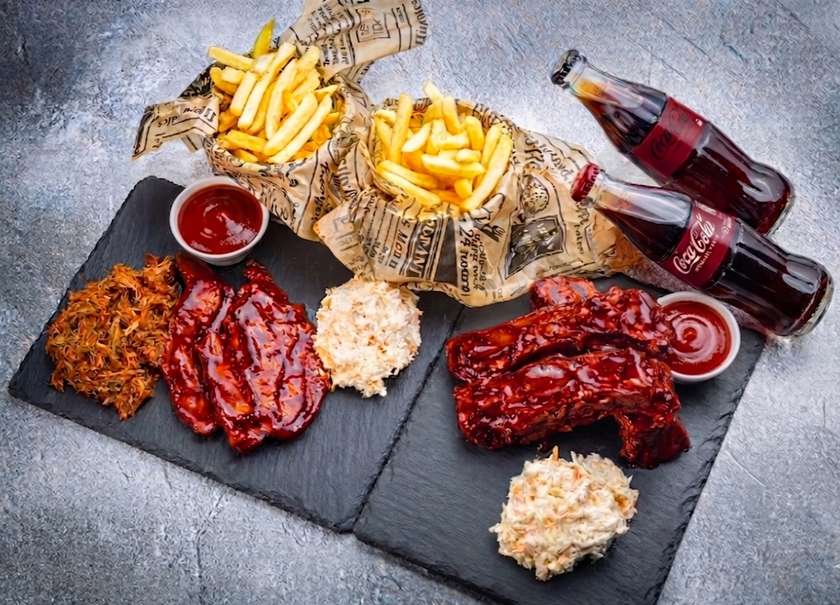 Suur BBQ-lihavaagen + 2x friikartulid + 2x karastusjook
