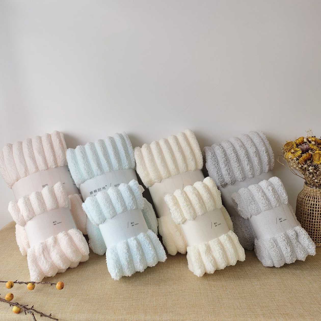 Jacquard Coral Fleece Soft Bath Towel (Light Pink)