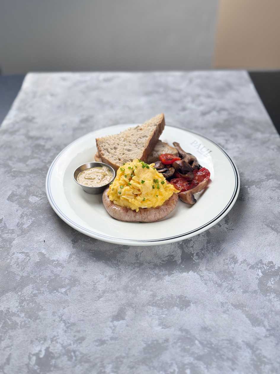 Скрембл з сосискою з індички