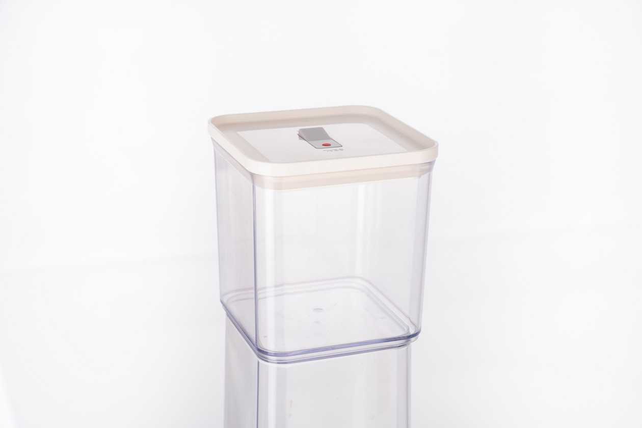 White Food Container with Valve 900mL (Medium)