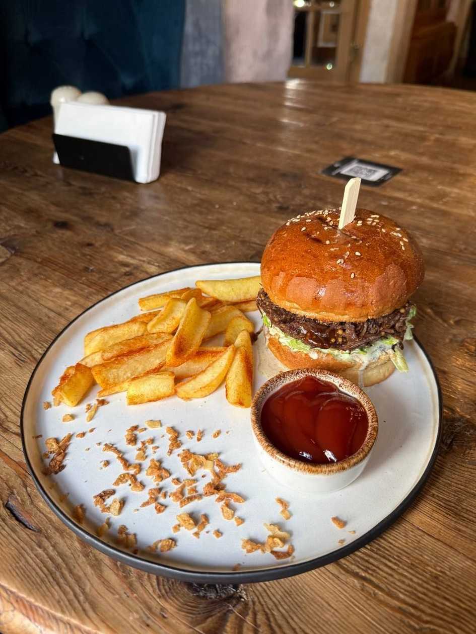 Бургер з рваною яловичиною Граф фон Біф