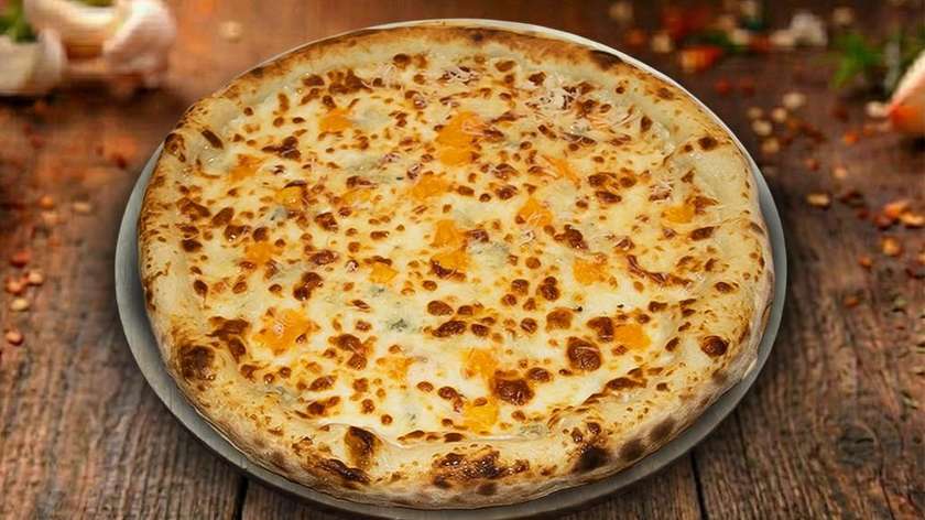 Four cheese pizza with cream small
