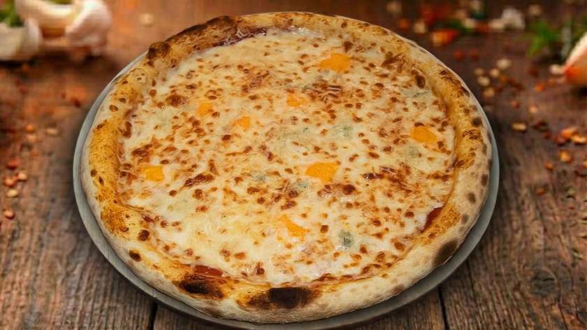 Quattro formaggi pizza