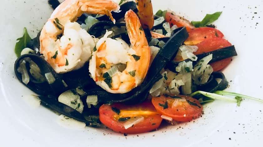 MAKARON KREWETKI w SOSIE MAŚLANO-WINNYM