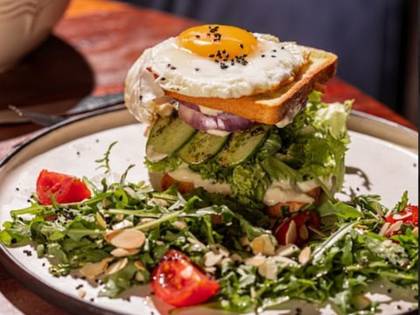 Тости з куркою та яйцем