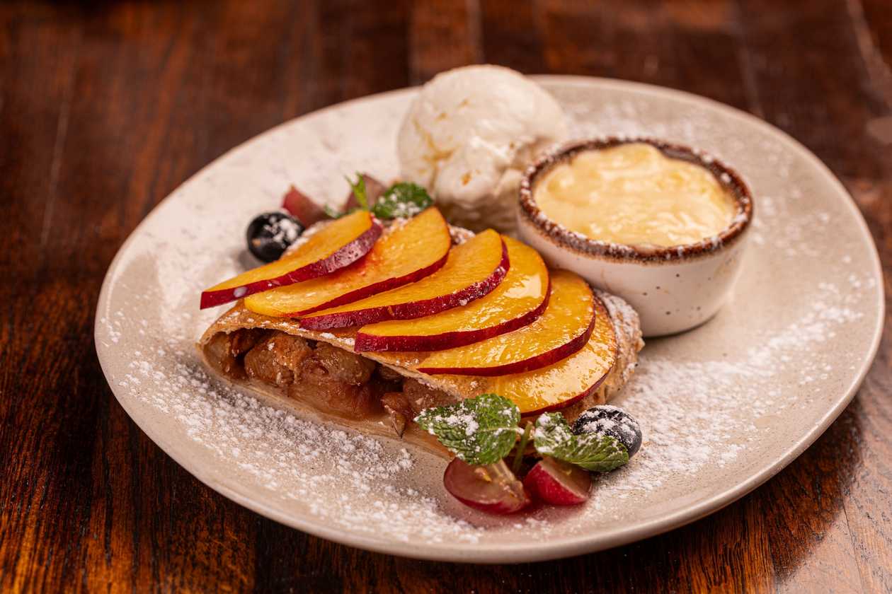 Яблучний штрудель 200г