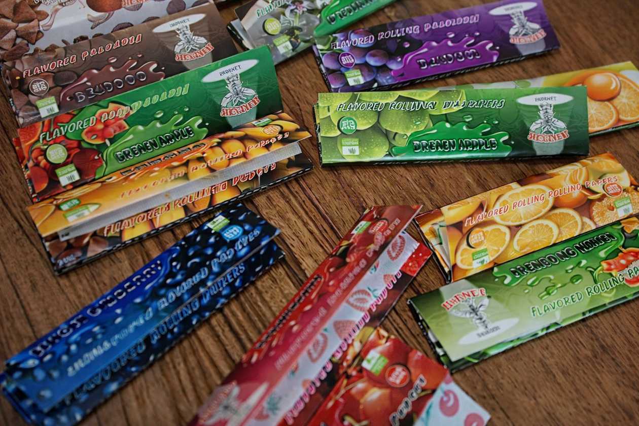 Hornet Danger Flavored Rolling Papers King Size (32 leaves)