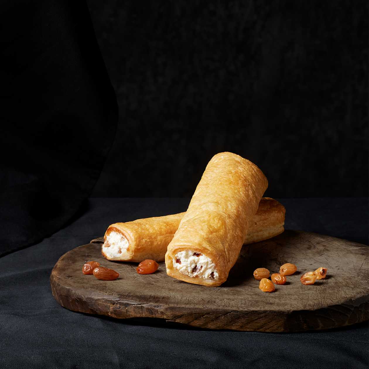 Ștrudel cu brânză dulce și stafide