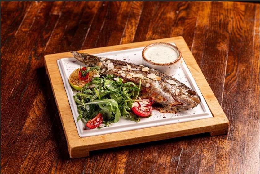 Форель фарширована лососем