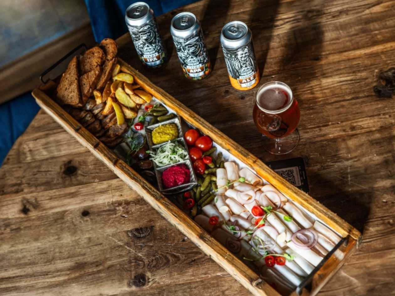 Таця Українська доця