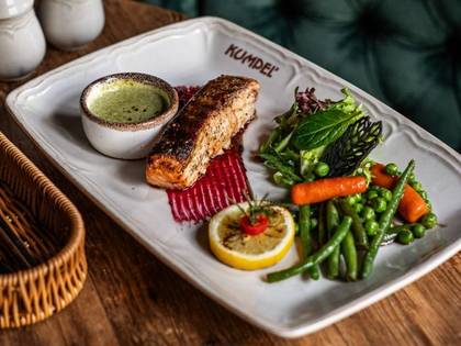 Лосось запечений з овочами