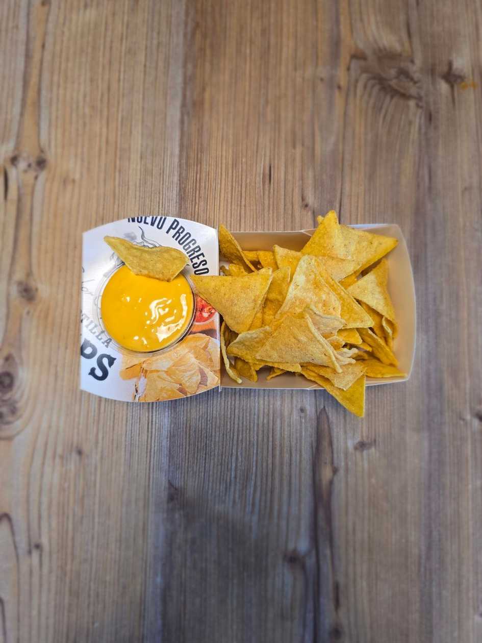 Nachos with Cheddar Sauce 100g