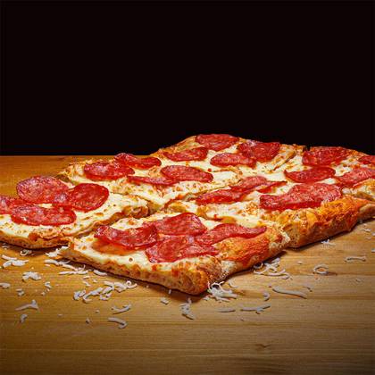 Pizza cu salam picant - Felie