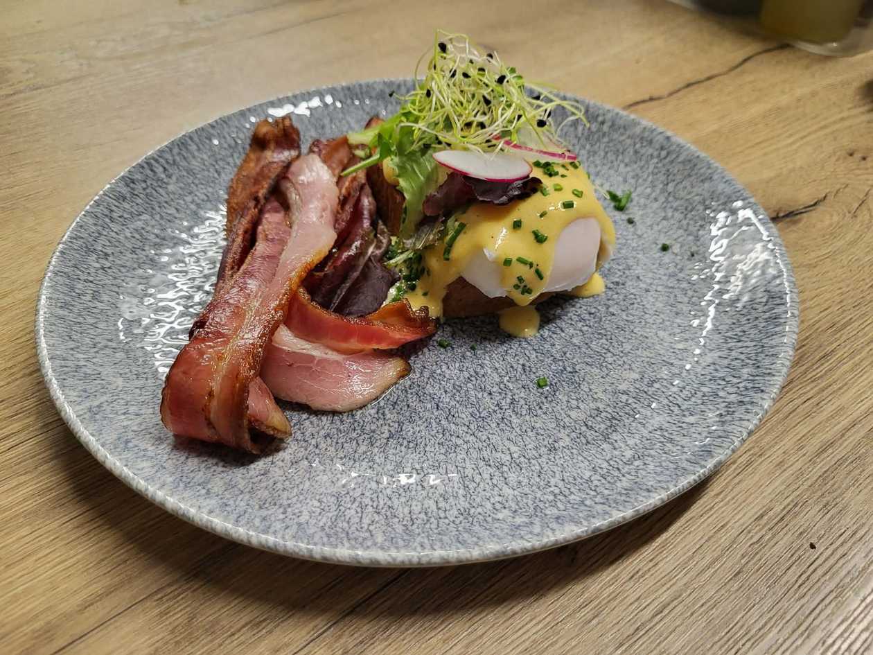 Munad Benedicti moodi peekoniga