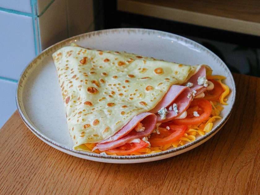 Млинець з шинкою та сиром