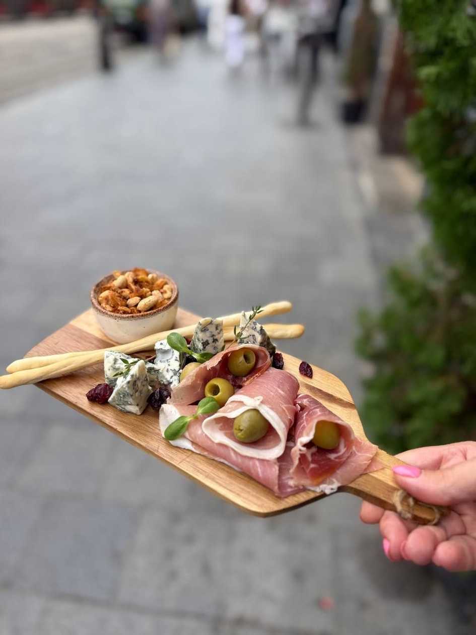 Файне прошуто та сир