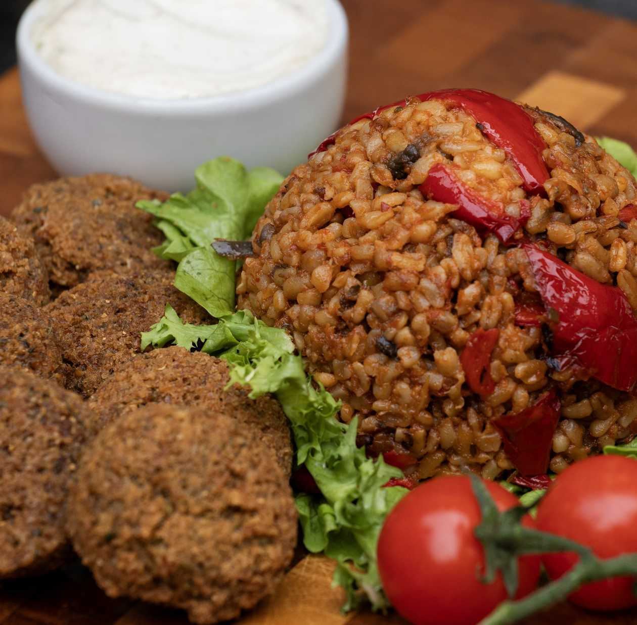Bulgur with Falafel and Salad 480 g