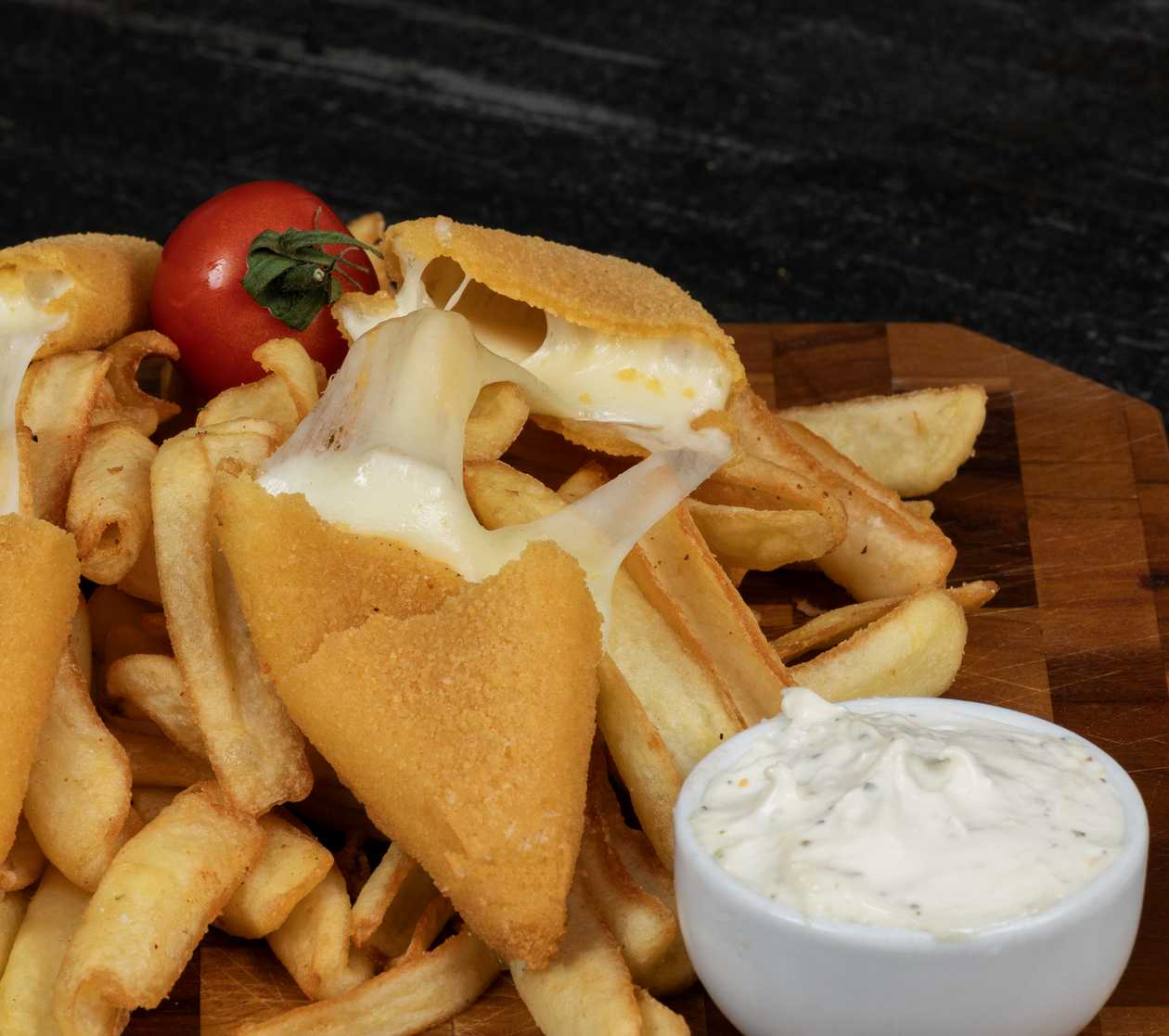 Box with Breaded Cheese 330 g