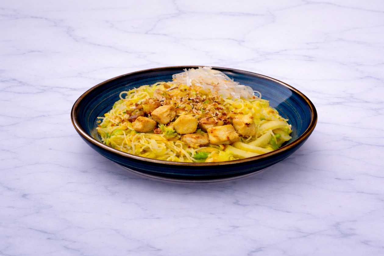 K01 Fried rice noodles with tofu