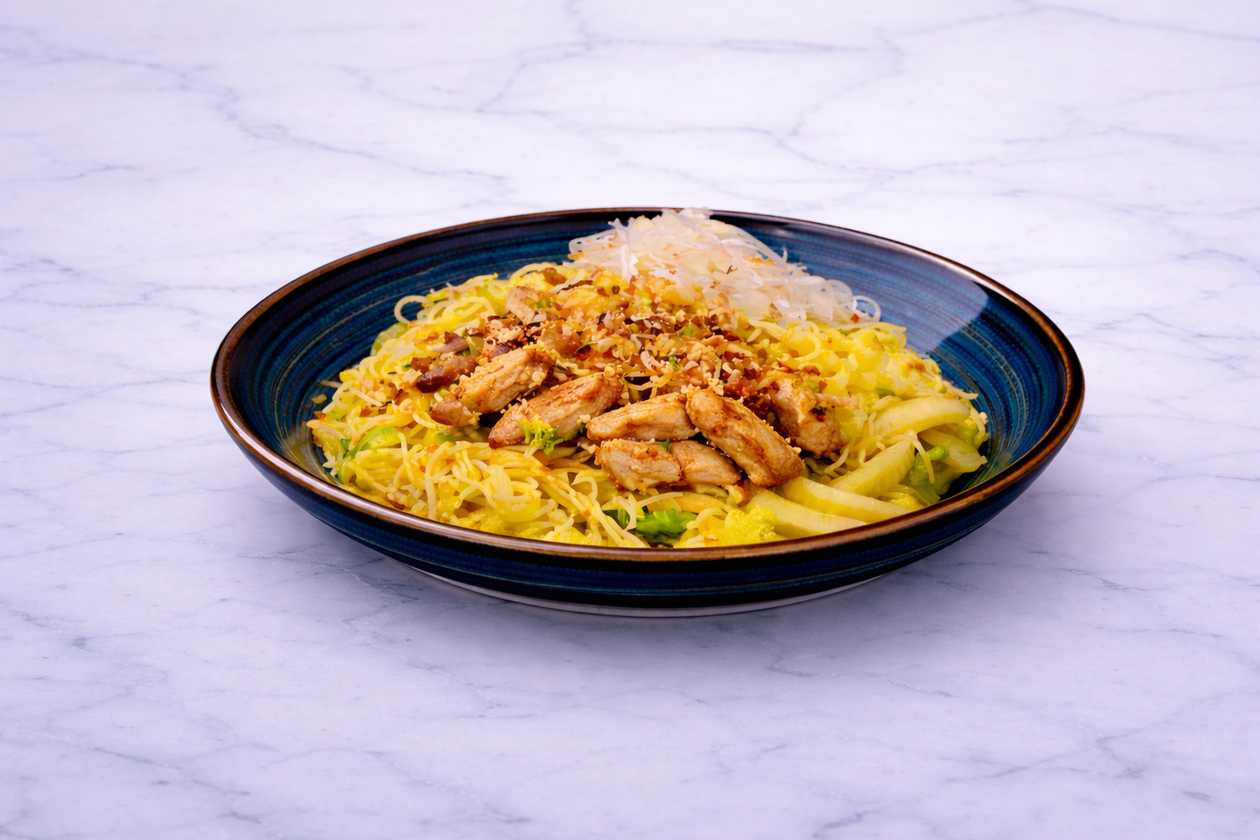 K03 Fried rice noodles with chicken