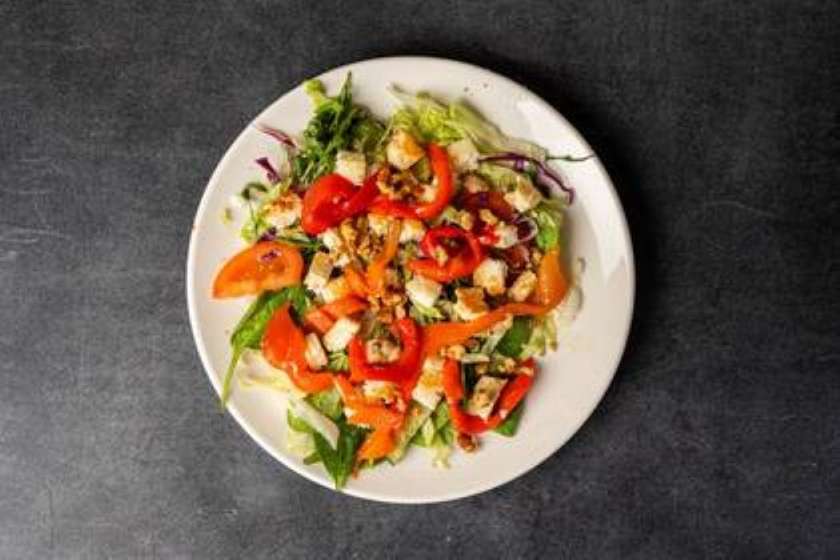 Grilled Halloumi Salad With Roasted Red Pepper & Walnuts
