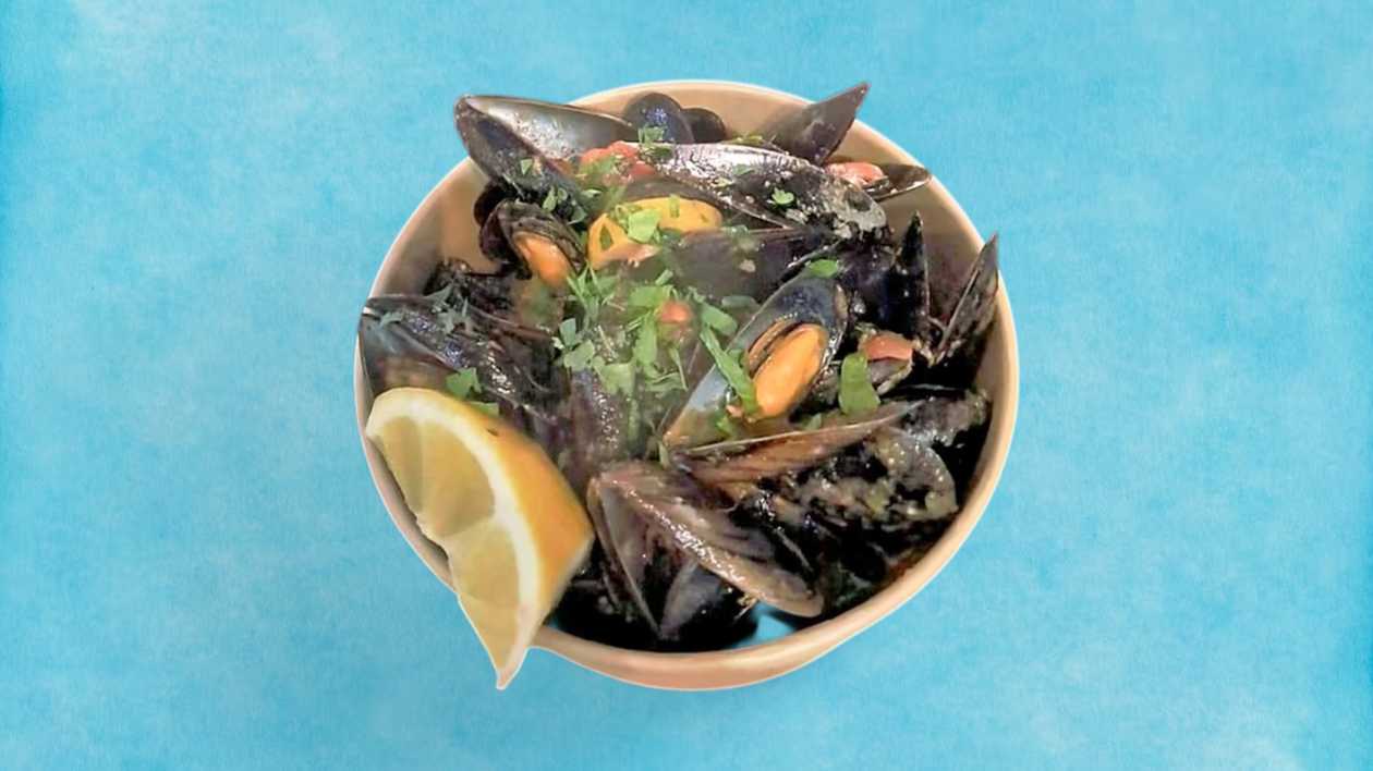 Mussels with a side of Fries