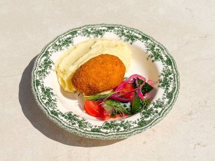 Kiev Cutlet with Mashed Potatoes and Vegetables