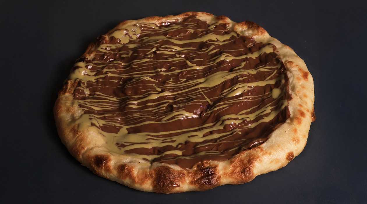 Nutella Pistachio Pizza