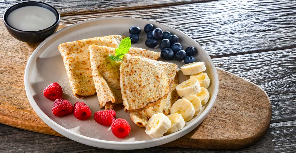 300g Palacinky s domácim džemom ovocím, čokoládovou polevou a šľahačkou /1,3,7/