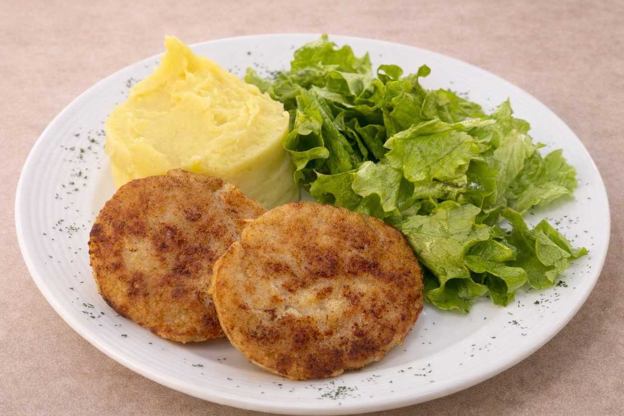 Pike cutlets with mashed potato