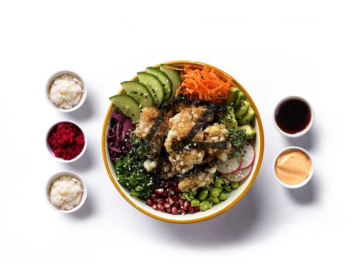 Poke King s kúskami kuracieho mäsa Karaage