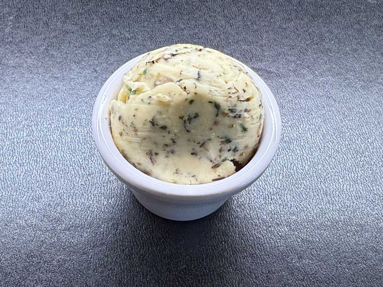 Domací bylinkové máslíčko