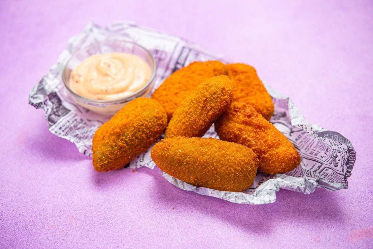 Cheddar Jalopenos(6pcs)