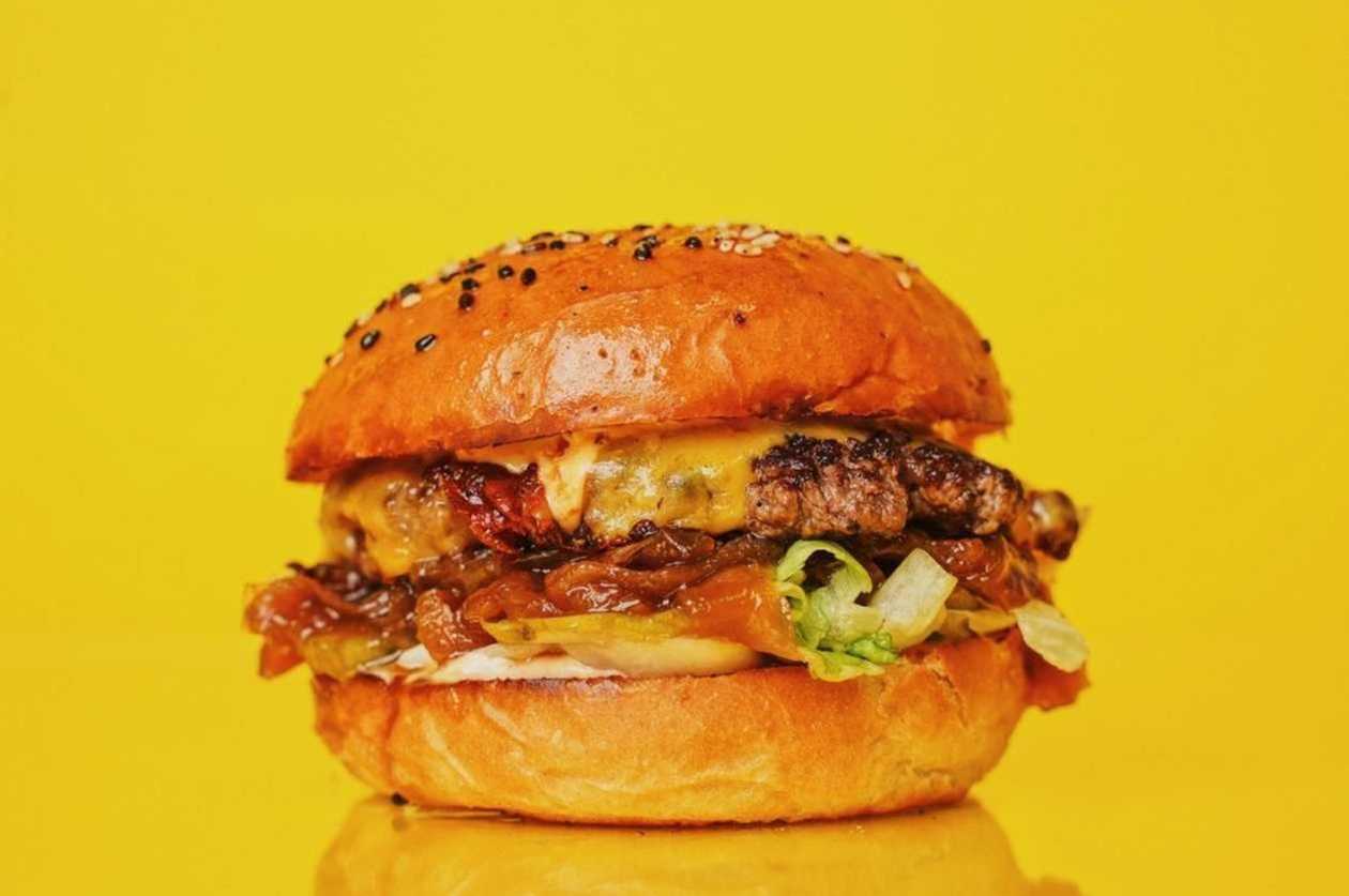 Burger with Caramelised Onion