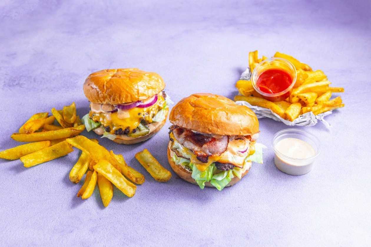 Bacon burger+ Cheeseburger= Combo