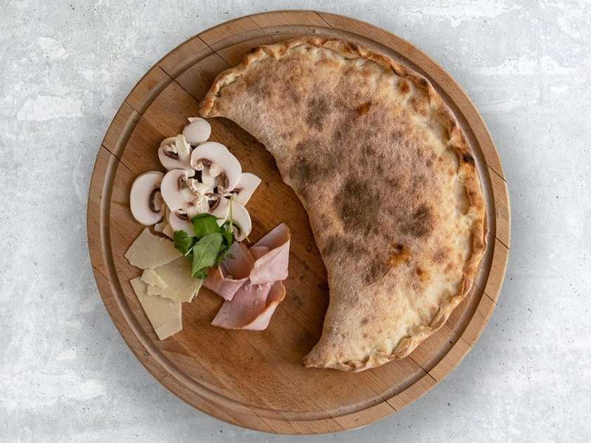 Cotto e funghi calzone