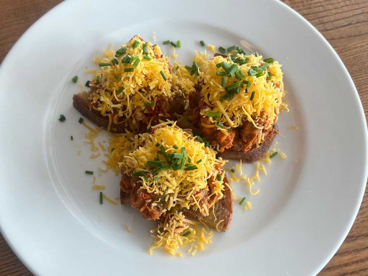 Topinky s masovou směsí