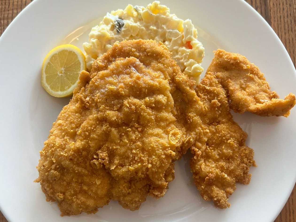 Kuřecí řízek obalený v cornflakes