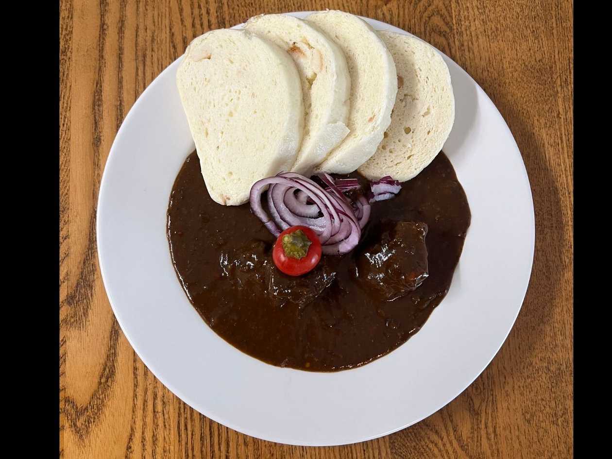 Pivní hovězí guláš