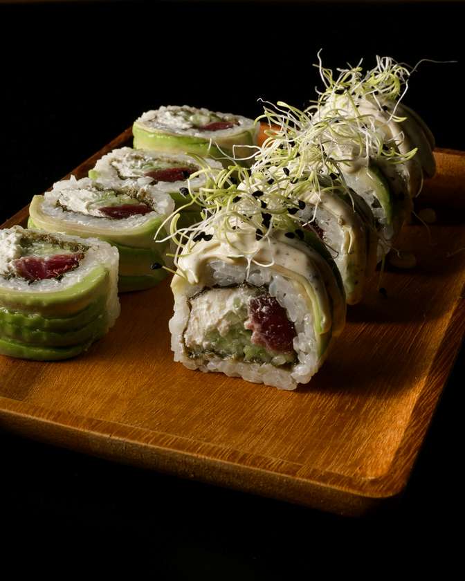 Tuna & Avocado Uramaki