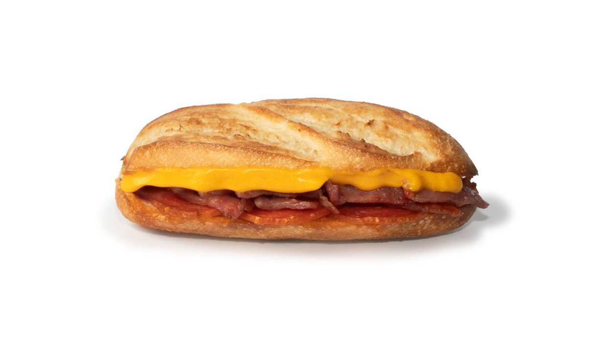 53. Pepperoni, bacon fumado e molho cheddar