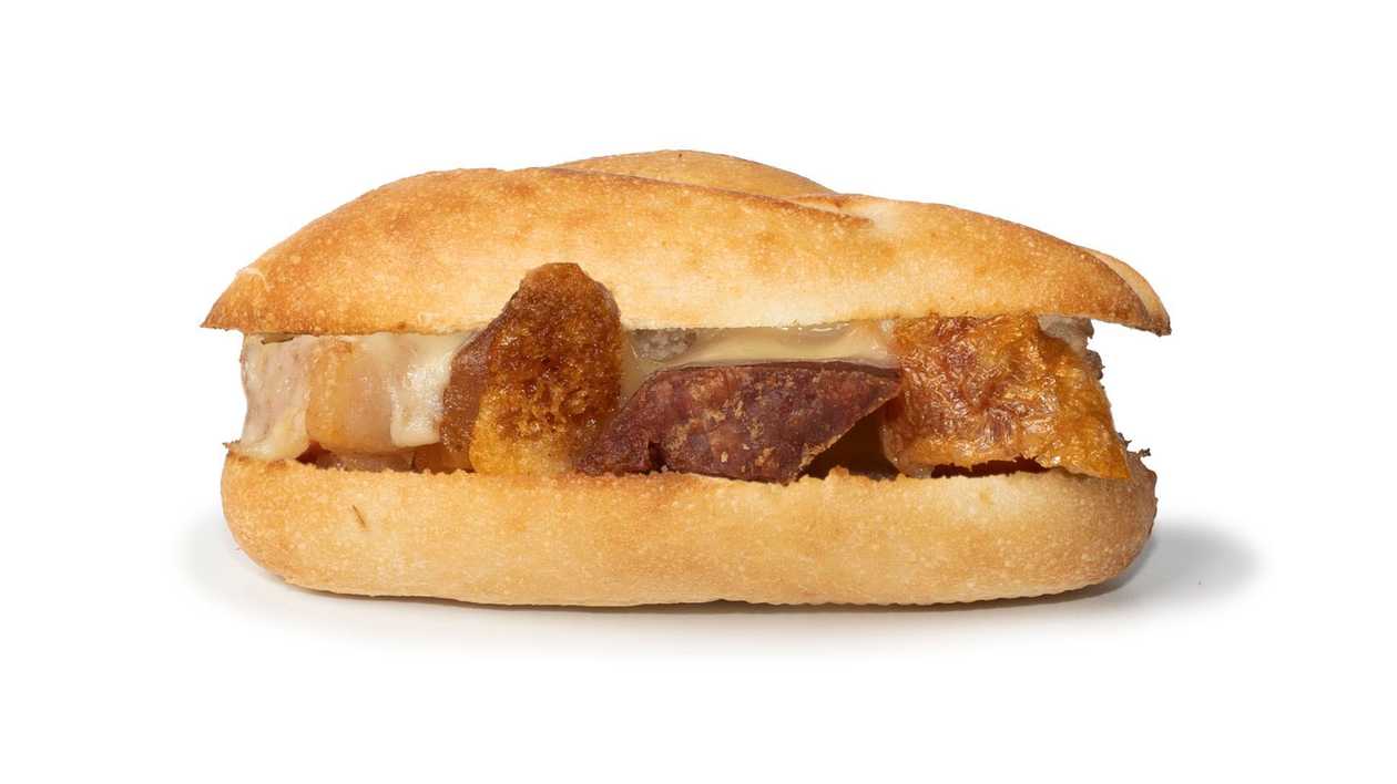 61. Torresmos e queijo maturado