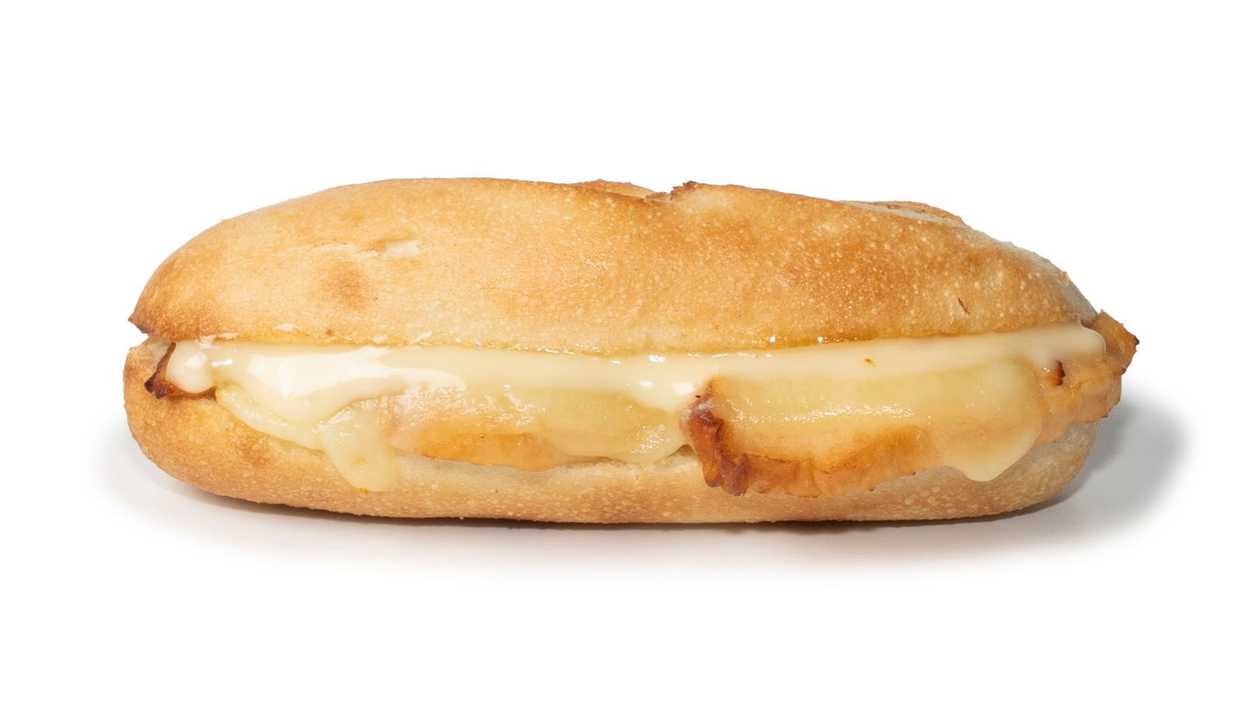 21. Frango, queijo maturado e molho alioli