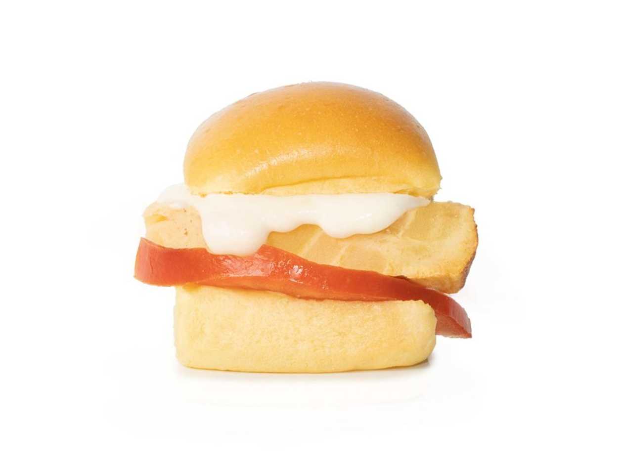 91. Tortilha de batata, tomate e molho alioli