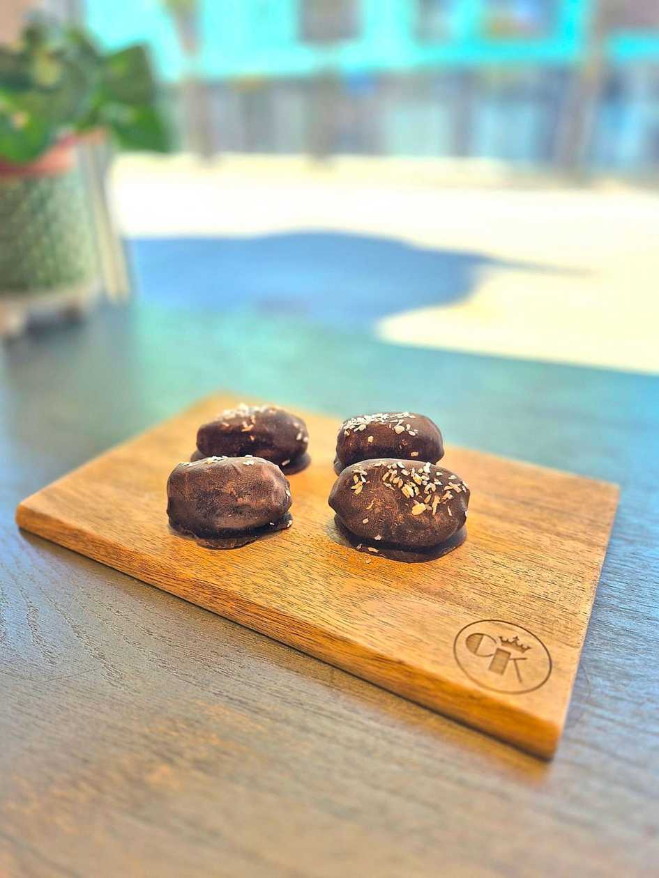 Date in chocolate with peanuts